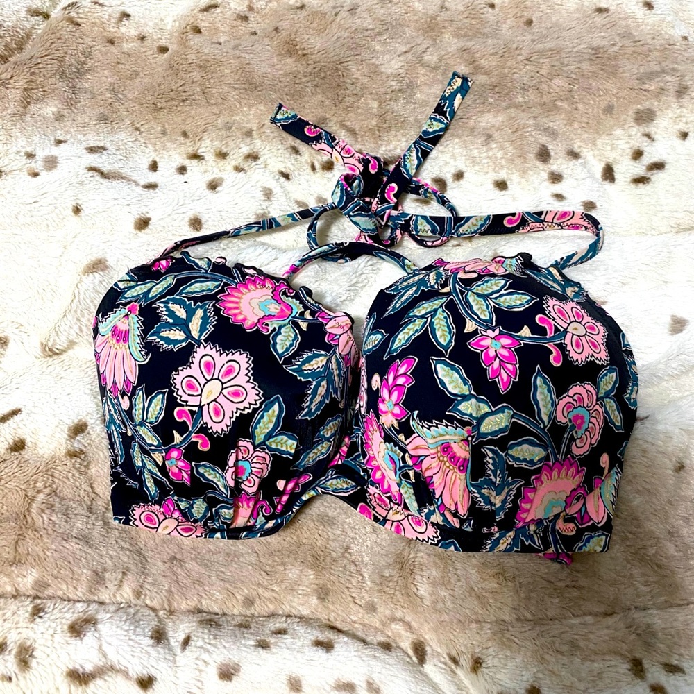 Shade & Shore bathing suit top